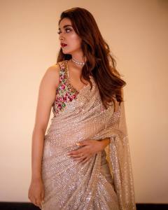 keerthy-suresh-new-photos-in-golden-saree-hd