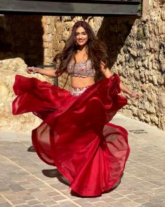keerthy-suresh-new-photos-in-red-Lehenga-and-design-blouse-003