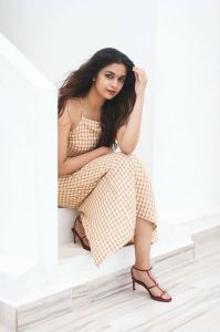 keerthy-suresh-new-photos-in-summer-dress-002