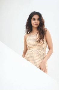 keerthy-suresh-new-photos-in-summer-dress-004