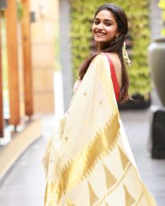 keerthy-suresh-onam-2022-photos-in-kerala-saree-look-003