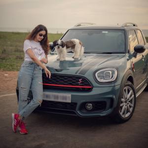keerthy-suresh-with-her-pet-new-001