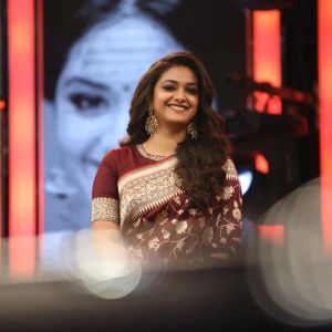 keerthy-suresh-with-her-pet-new-004