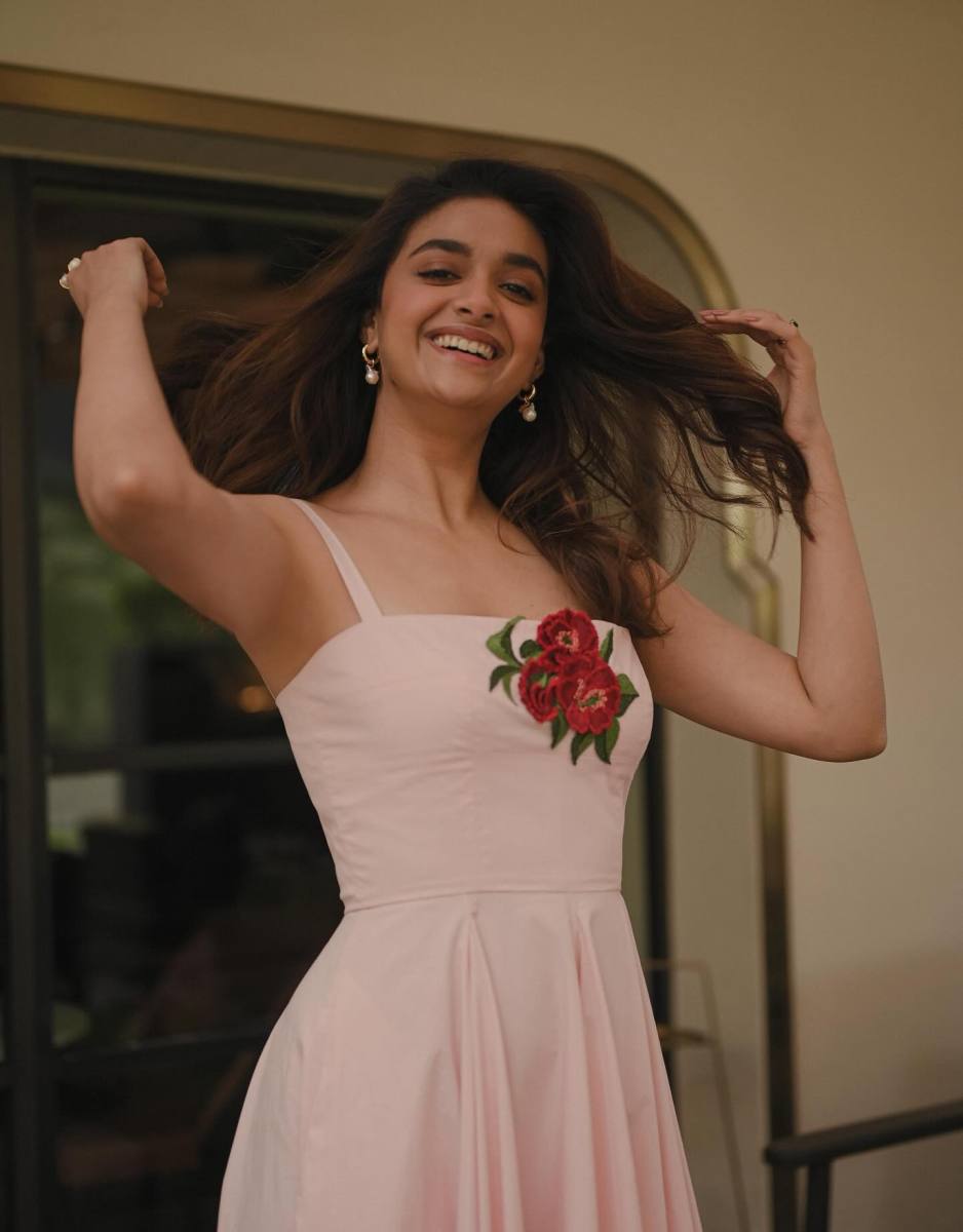 keerthi-suresh-in-light-pink-midi-with-slim-strap-dress-photo-001