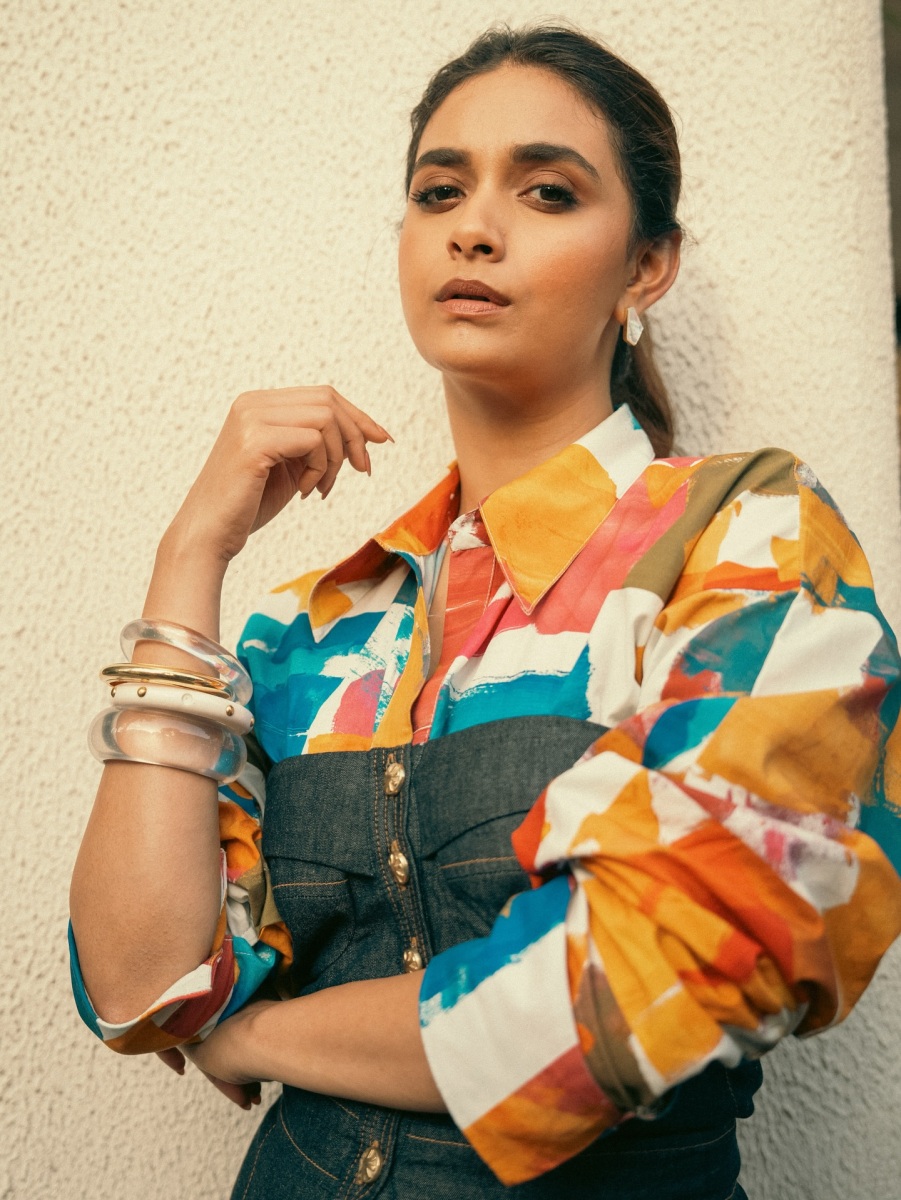 keerthi-suresh-in-multi-colour-dress-style-ideas-photos-001