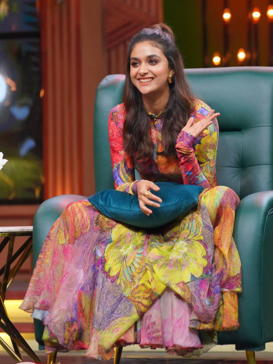 keerthi-suresh-latest-promotion-dress-style-photos-003