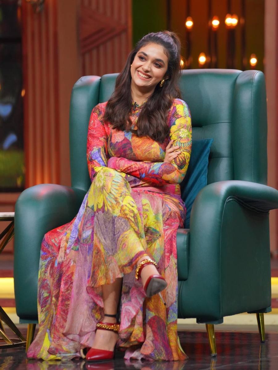 keerthi-suresh-latest-promotion-dress-style-photos-004