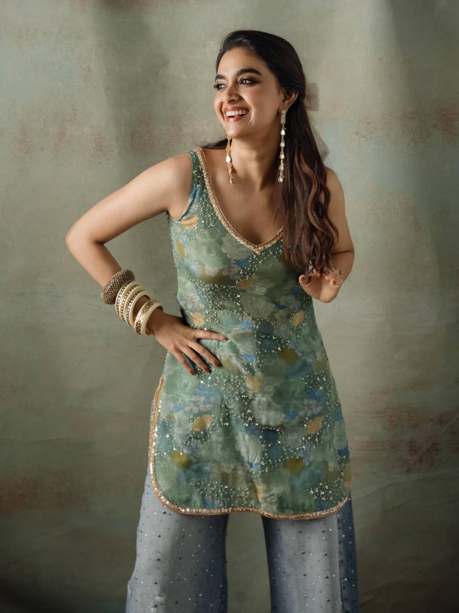 keerthi-suresh-latest-promotion-dress-style-photos-016