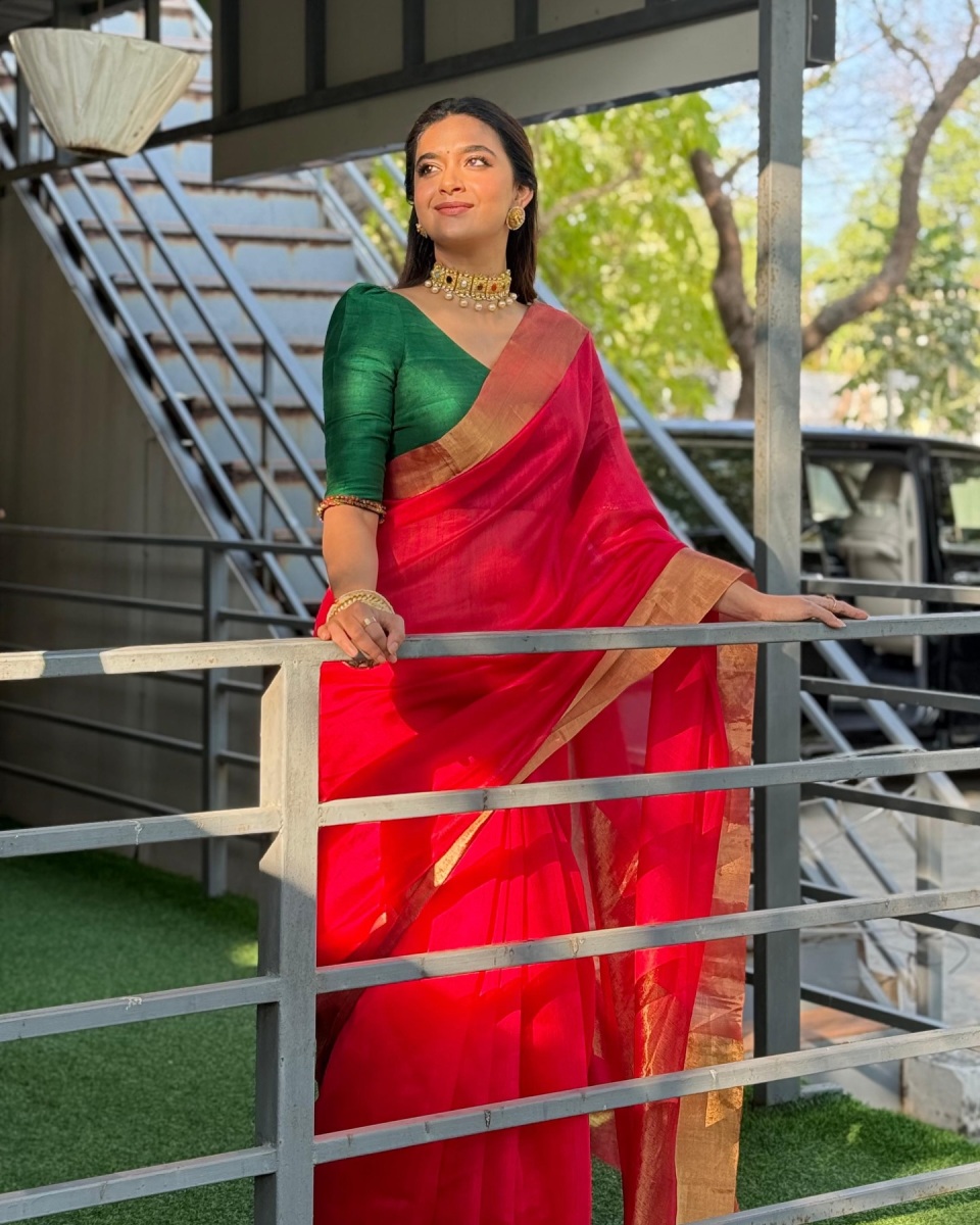 keerthy-suresh-in-pink-saree-with-green-blouse-combination-photos-003