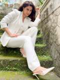 keerthy-suresh-in-white-coat-and-pants-office-style-outfit-ideas-photos-001