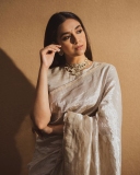 Keerthy-Suresh-in-Bright-light-metallic-linen-saree-from-kaas-collection-003