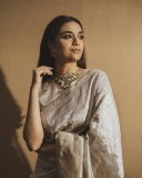 Keerthy-Suresh-in-Bright-light-metallic-linen-saree-from-kaas-collection-006