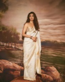 keerthi-suresh-in-golden-saree-with-blouse-styling-ideas-photos-002