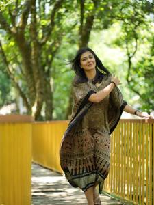 leona-lishoy-in-kaftan-style-dress-design-photos-001