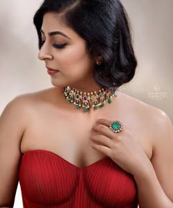 leona-lishoy-in-red-gown-photos-001