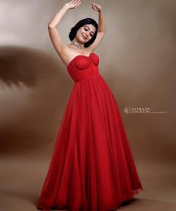 leona-lishoy-in-red-gown-photos