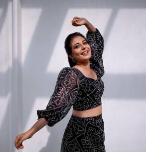 leona-lishoy-new-photo-gallery2022-005
