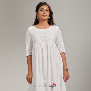 leona-lishoy-new-photos-032-002