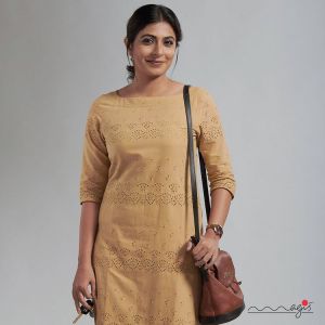 leona-lishoy-new-pictures-032-005