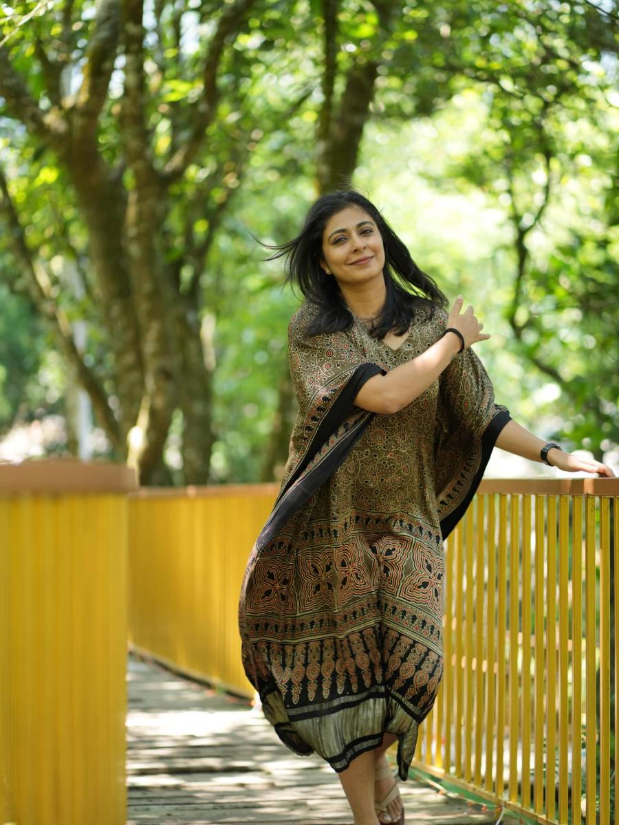 leona-lishoy-in-kaftan-style-dress-design-photos-001