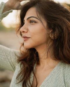 madonna-sebastian-in-Sequin-Criss-Cross-Long-Sleeve-Gown-photos-006