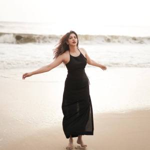 madonna-sebastian-in-black-dress-beach-photos-003