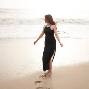 madonna-sebastian-in-black-dress-beach-photos-008