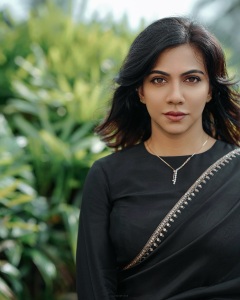 madonna-sebastian-in-black-saree-with-full-sleeve-blouse-style-ideas-photos-001