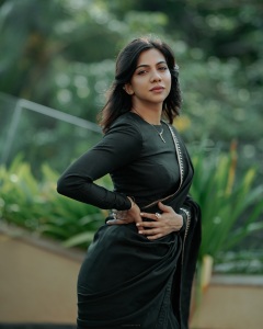 madonna-sebastian-in-black-saree-with-full-sleeve-blouse-style-ideas-photos-002