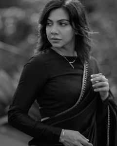 madonna-sebastian-in-black-saree-with-full-sleeve-blouse-style-ideas-photos-003