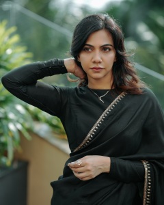 madonna-sebastian-in-black-saree-with-full-sleeve-blouse-style-ideas-photos-005
