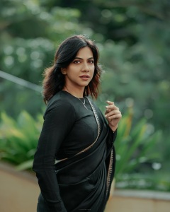 madonna-sebastian-in-black-saree-with-full-sleeve-blouse-style-ideas-photos