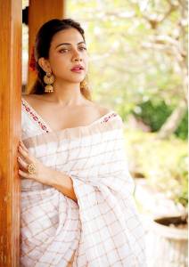 madonna-sebastian-in-fish-cut-gown-001