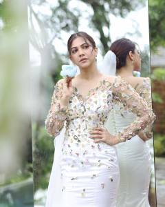 madonna-sebastian-in-fish-cut-gown-004