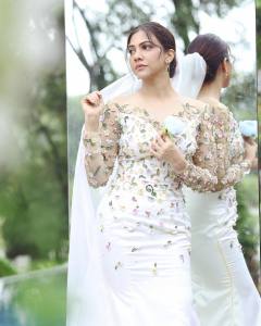madonna-sebastian-in-fish-cut-gown-006