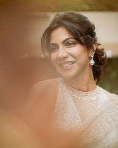 madonna-sebastian-in-full-stone-blouse-with-saree-for-wedding-photos-002