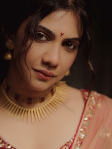 madonna-sebastian-in-maroon-blouse-with-saree-look-photos-002