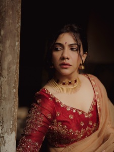 madonna-sebastian-in-maroon-blouse-with-saree-look-photos-004