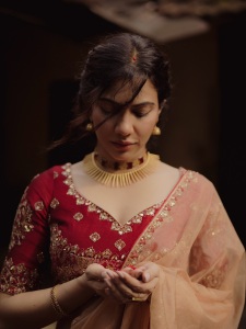 madonna-sebastian-in-maroon-blouse-with-saree-look-photos-006