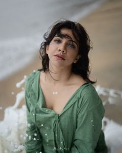 madonna-sebastian-in-olive-green-co-ord-set-photos-at-beach-side-002