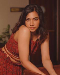 madonna-sebastian-in-palazzo-pants-with-crop-top-photos-hd