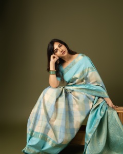 madonna-sebastian-in-pastel-colour-saree-style-photo-001