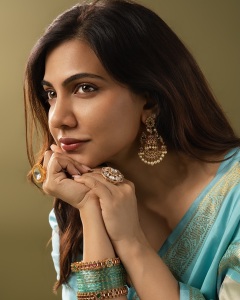 madonna-sebastian-in-pastel-colour-saree-style-photo-003