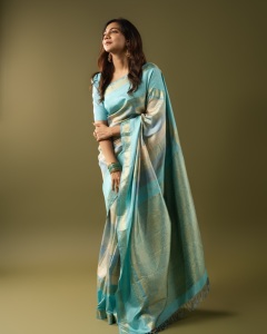 madonna-sebastian-in-pastel-colour-saree-style-photo