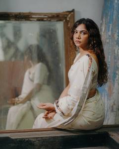 madonna-sebastian-in-saree-look-001