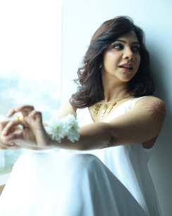 madonna-sebastian-in-sleeveless-dress-and-her-new-tattoo-photos-001