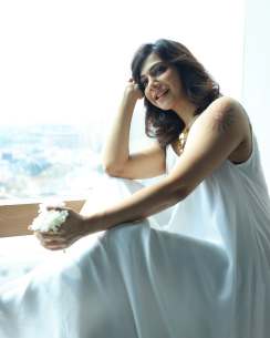 madonna-sebastian-in-sleeveless-dress-and-her-new-tattoo-photos-003