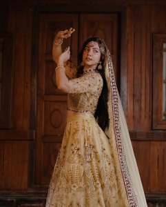 madonna-sebastian-in-wedding-lehenga-dress-photos-004