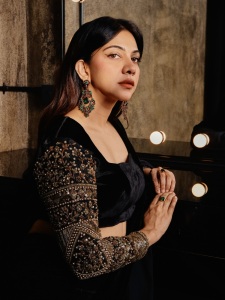 madonna-sebastian-latest-style-photos-in-trending-dress-001