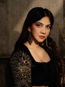madonna-sebastian-latest-style-photos-in-trending-dress-004